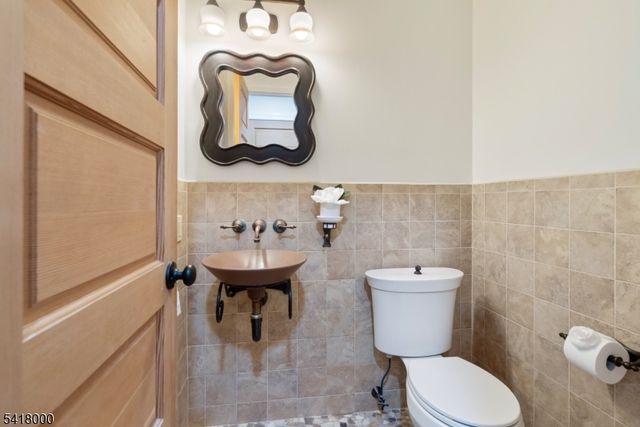 13 Glenview Rd, North Caldwell Boro, NJ 07006