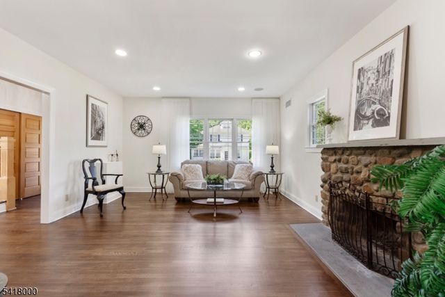 13 Glenview Rd, North Caldwell Boro, NJ 07006