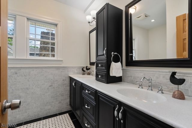 13 Glenview Rd, North Caldwell Boro, NJ 07006