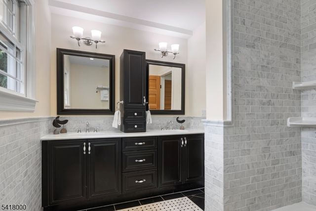 13 Glenview Rd, North Caldwell Boro, NJ 07006