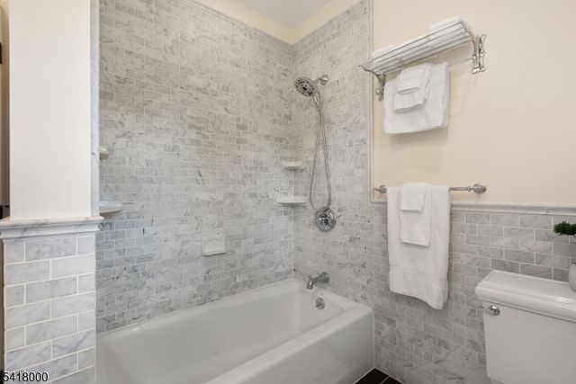 13 Glenview Rd, North Caldwell Boro, NJ 07006