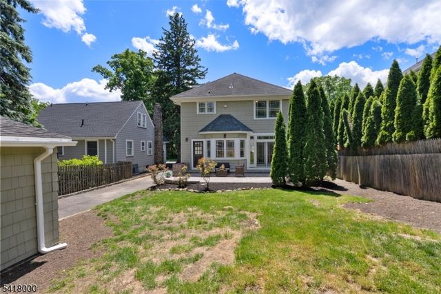 13 Glenview Rd, North Caldwell Boro, NJ 07006