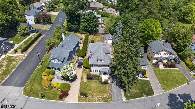 13 Glenview Rd, North Caldwell Boro, NJ 07006