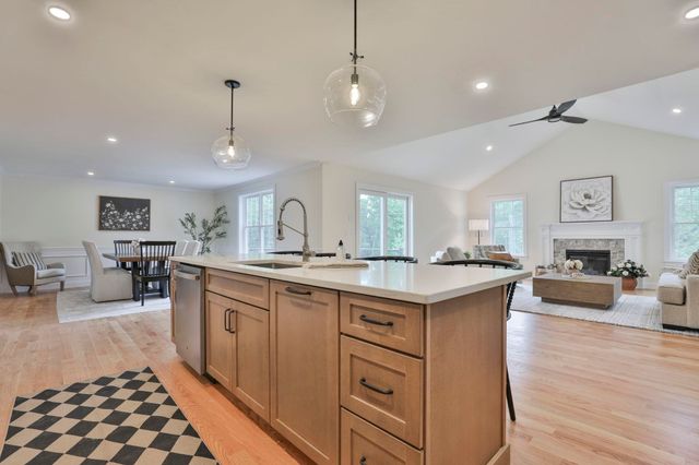 59 Countryside Drive, Brookline, NH 03033