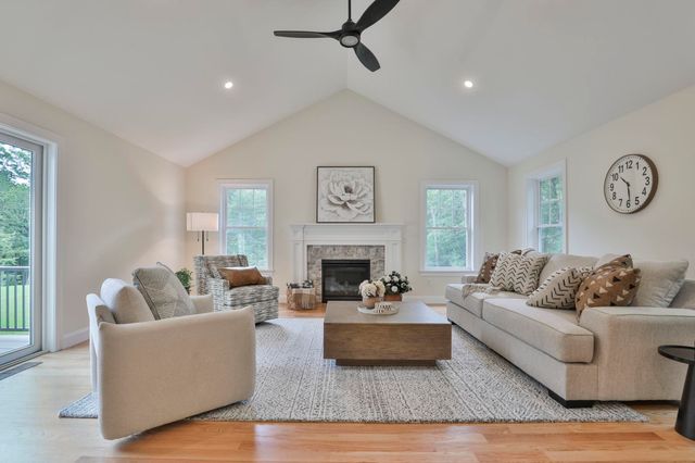 59 Countryside Drive, Brookline, NH 03033