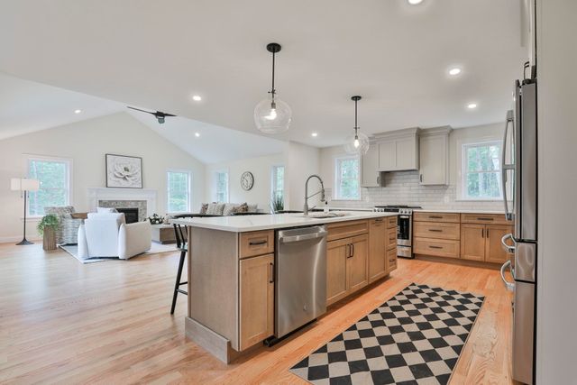 59 Countryside Drive, Brookline, NH 03033