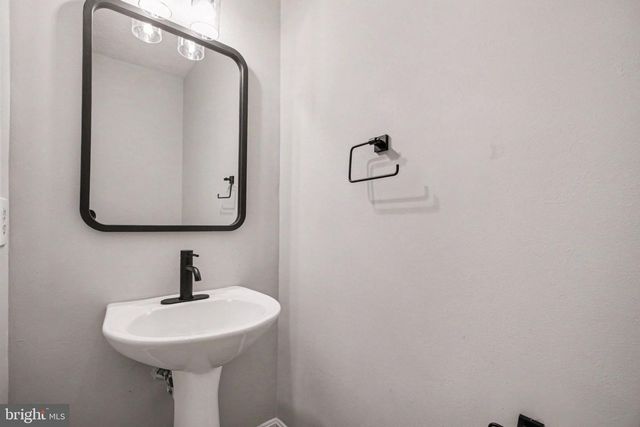 404 KINGS CREST DR, Stafford, VA 22554