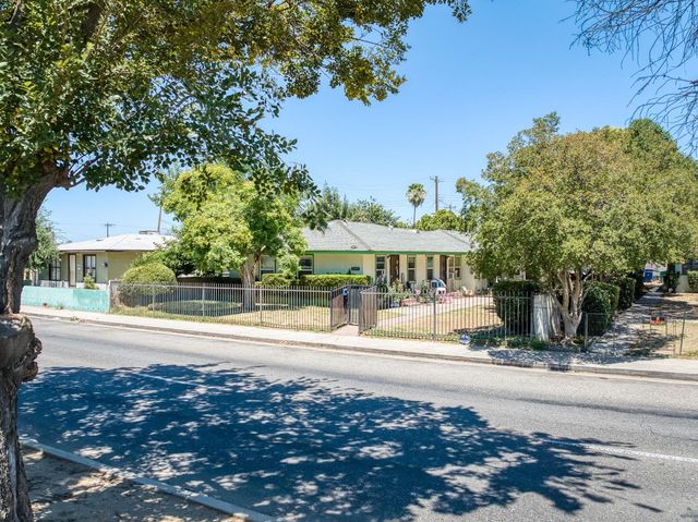3361 E Mckinley Avenue, Fresno, CA 93703
