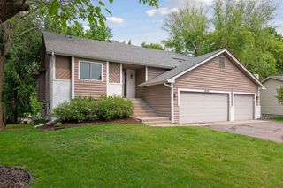 8550 Saratoga Lane, Eden Prairie, MN 55347