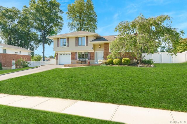 9 Wayne Place, Commack, NY 11725