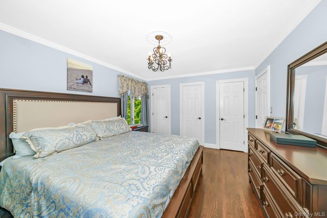 9 Wayne Place, Commack, NY 11725