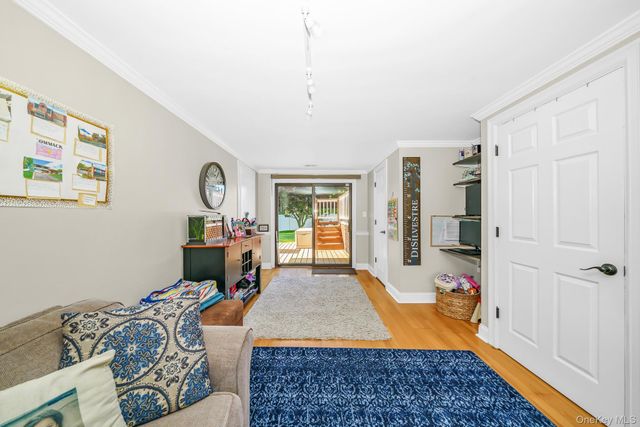9 Wayne Place, Commack, NY 11725