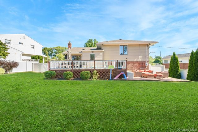 9 Wayne Place, Commack, NY 11725
