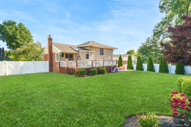 9 Wayne Place, Commack, NY 11725