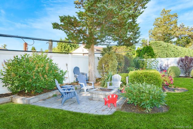 9 Wayne Place, Commack, NY 11725