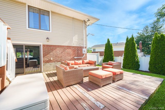 9 Wayne Place, Commack, NY 11725