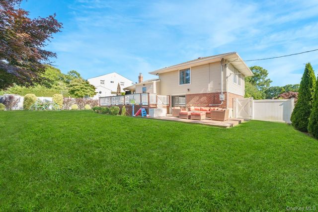 9 Wayne Place, Commack, NY 11725