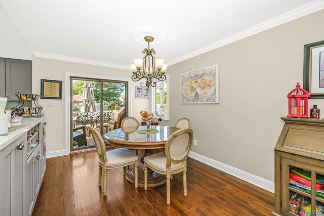 9 Wayne Place, Commack, NY 11725