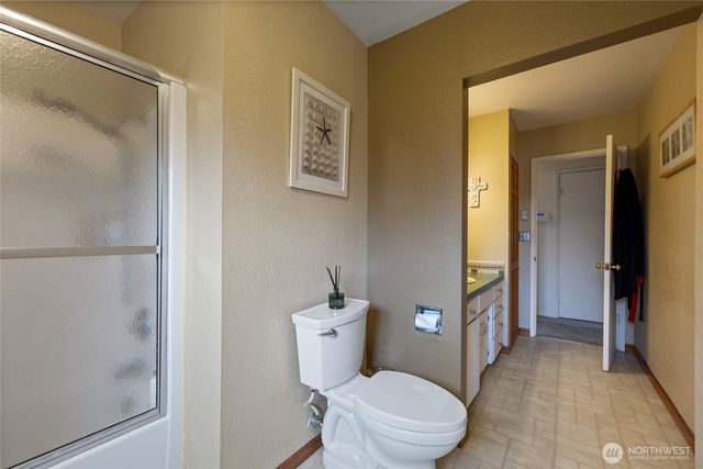 827 99th St S, Tacoma, WA 98444