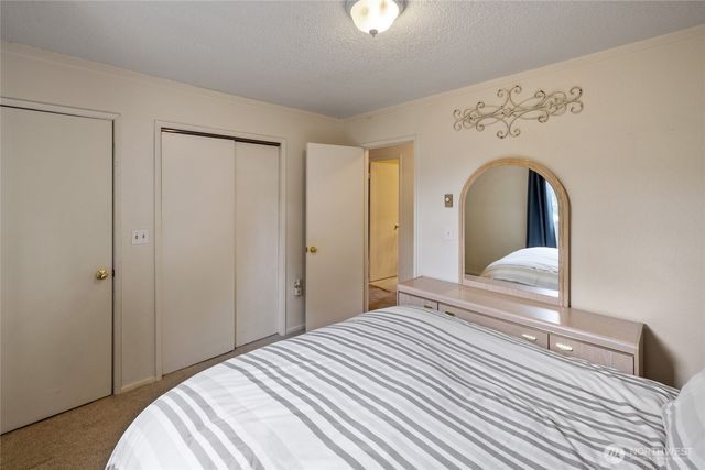 827 99th St S, Tacoma, WA 98444