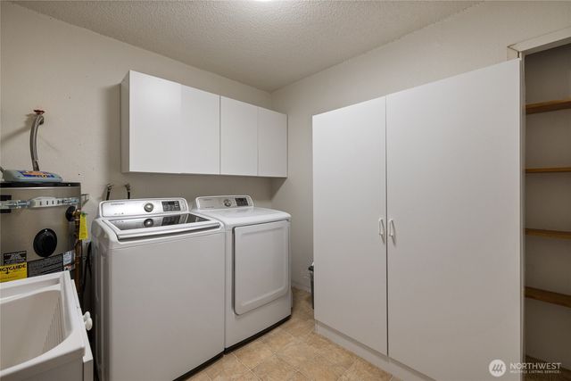 827 99th St S, Tacoma, WA 98444