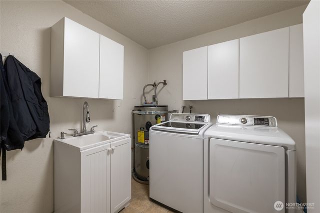 827 99th St S, Tacoma, WA 98444