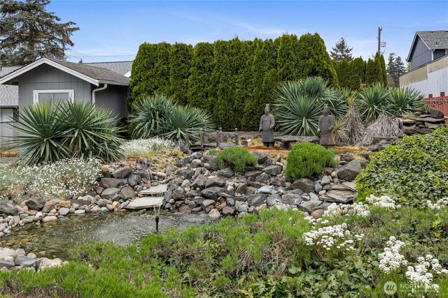 827 99th St S, Tacoma, WA 98444