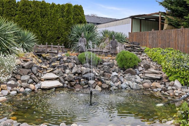 827 99th St S, Tacoma, WA 98444