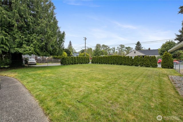 827 99th St S, Tacoma, WA 98444