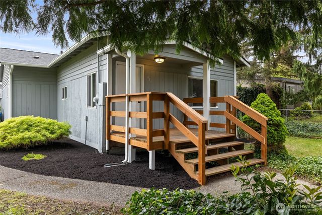 827 99th St S, Tacoma, WA 98444