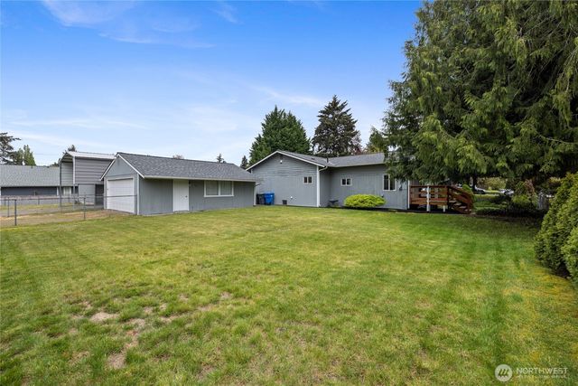 827 99th St S, Tacoma, WA 98444