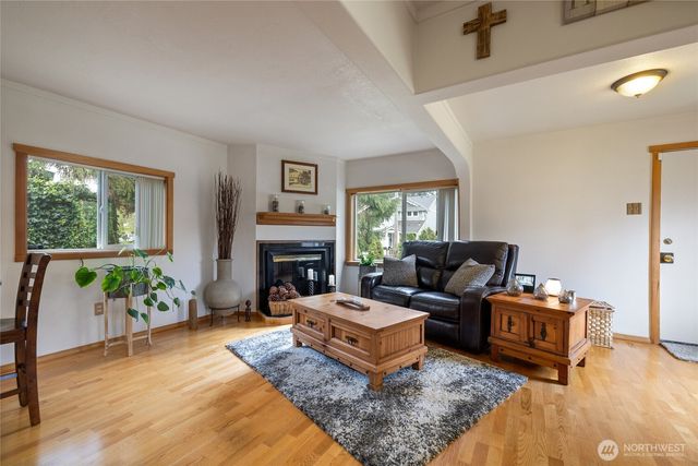 827 99th St S, Tacoma, WA 98444