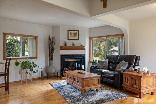 827 99th St S, Tacoma, WA 98444