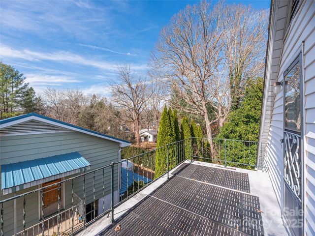 36 Woodgate Road, Asheville, NC 28806