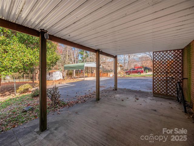 36 Woodgate Road, Asheville, NC 28806