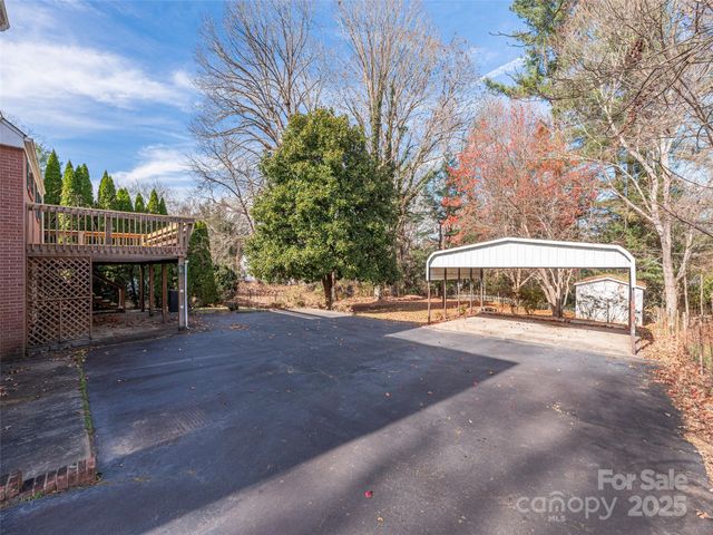 36 Woodgate Road, Asheville, NC 28806