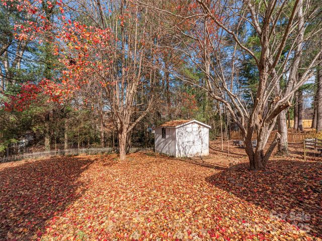 36 Woodgate Road, Asheville, NC 28806
