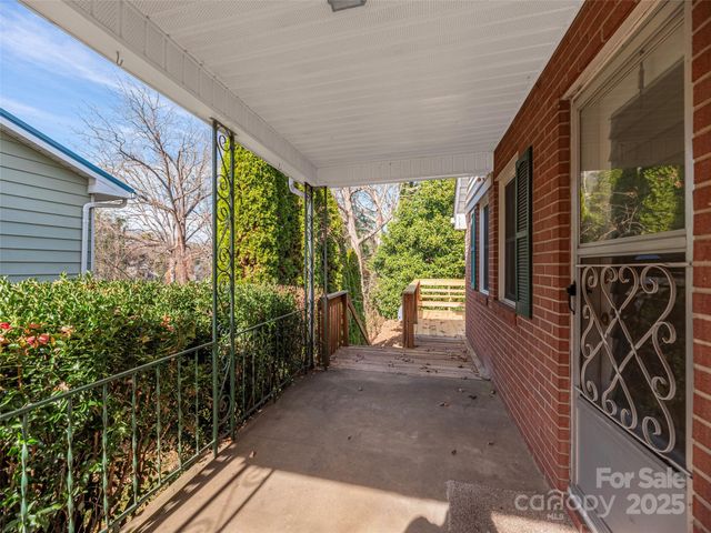 36 Woodgate Road, Asheville, NC 28806