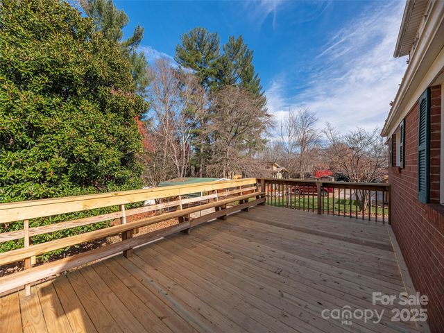 36 Woodgate Road, Asheville, NC 28806