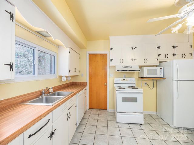 36 Woodgate Road, Asheville, NC 28806