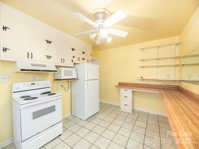 36 Woodgate Road, Asheville, NC 28806