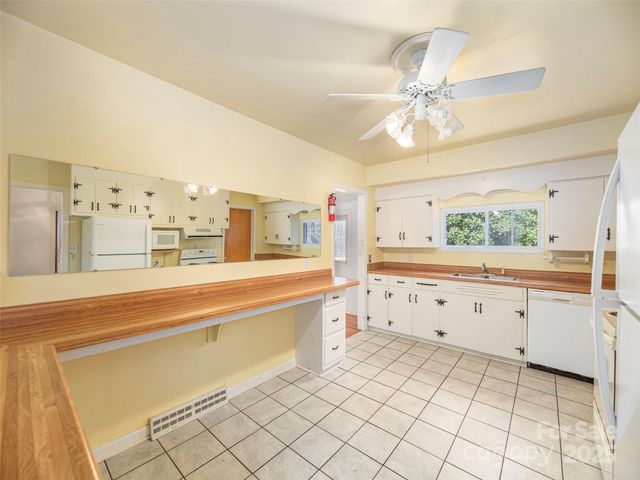 36 Woodgate Road, Asheville, NC 28806