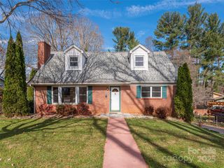 36 Woodgate Road, Asheville, NC 28806