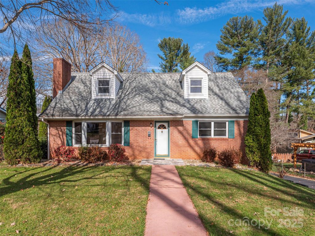 36 Woodgate Road, Asheville, NC 28806