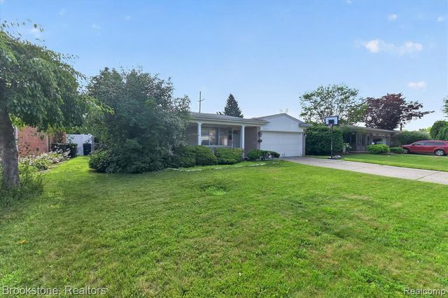 34294 Greentrees Road, Sterling Heights, MI 48312