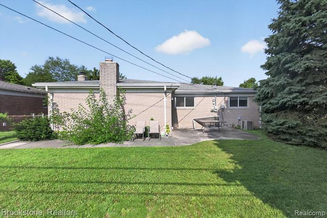 34294 Greentrees Road, Sterling Heights, MI 48312