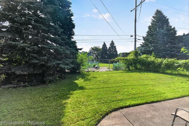 34294 Greentrees Road, Sterling Heights, MI 48312