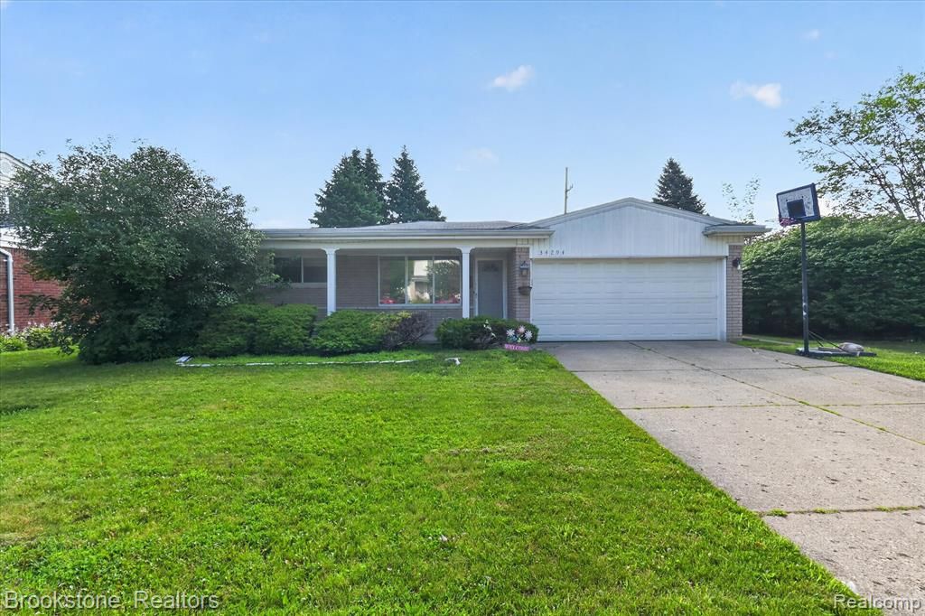 34294 Greentrees Road, Sterling Heights, MI 48312