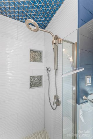 5 Deanwood Circle, Asheville, NC 28803