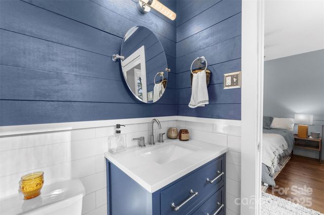 5 Deanwood Circle, Asheville, NC 28803